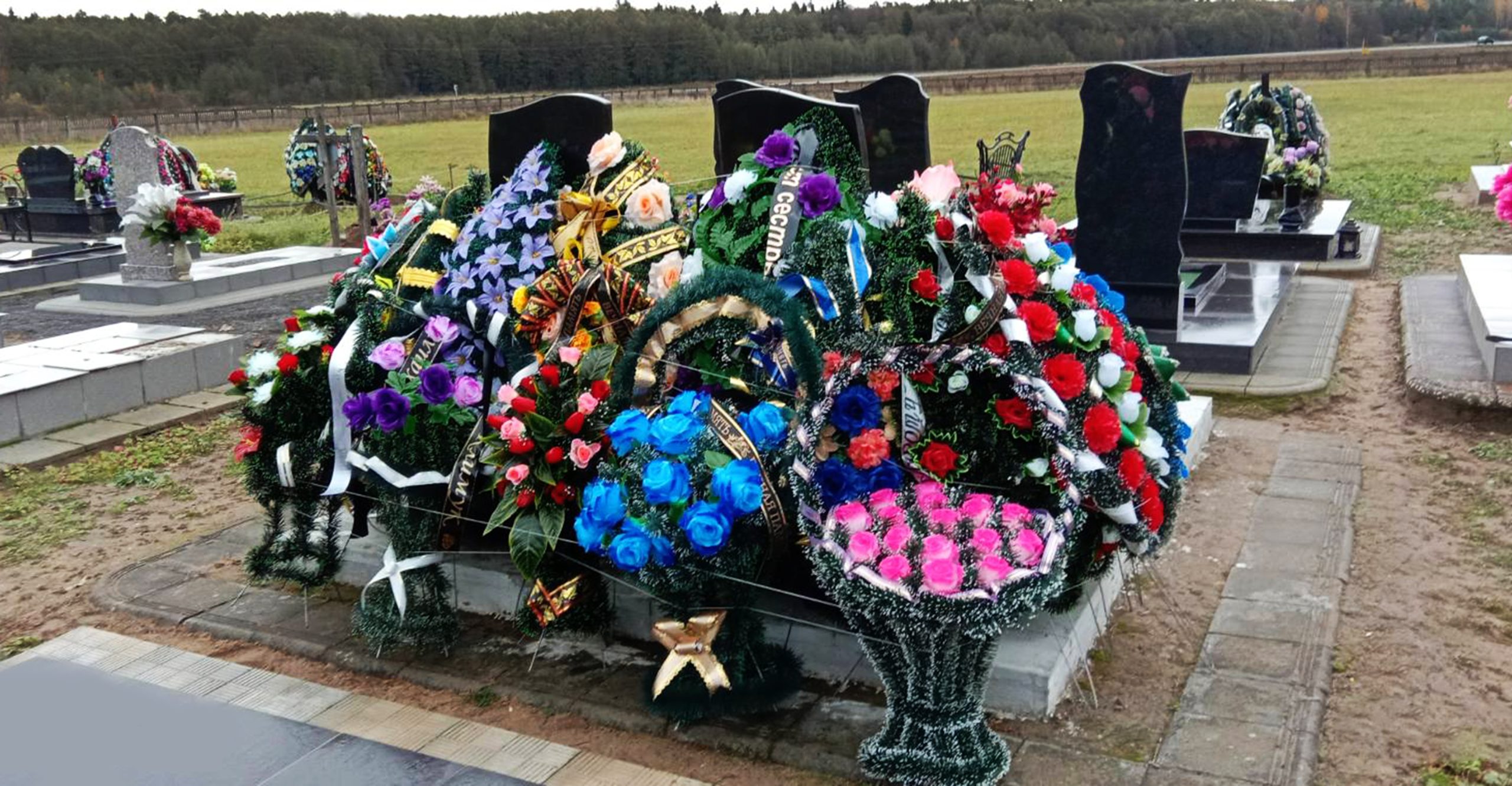 Уход за могилами